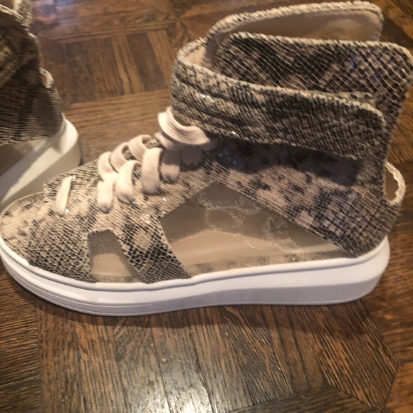 ❗️Last Pair Size 5❗️Snakeskin & Mesh Sneakers - Picture 3 of 4